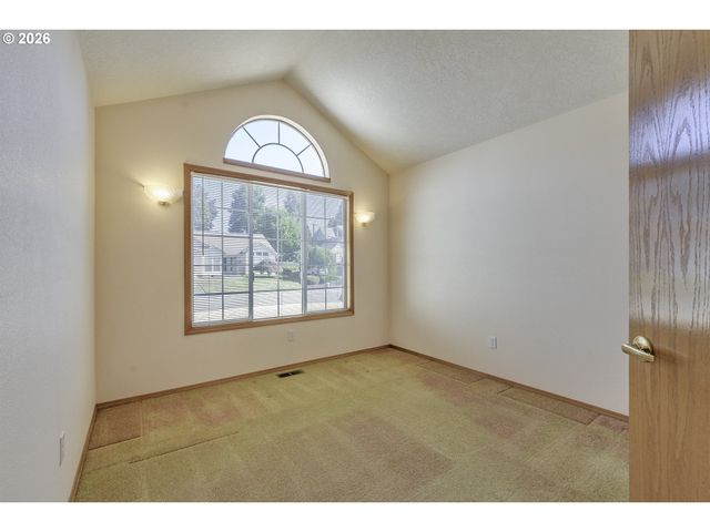 668 Ne MARYANN Ct, Hillsboro, OR 97124