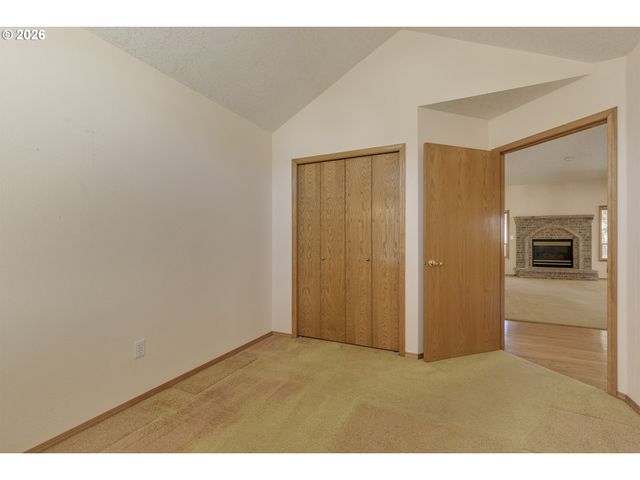 668 Ne MARYANN Ct, Hillsboro, OR 97124