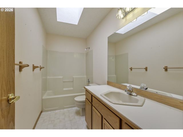 668 Ne MARYANN Ct, Hillsboro, OR 97124