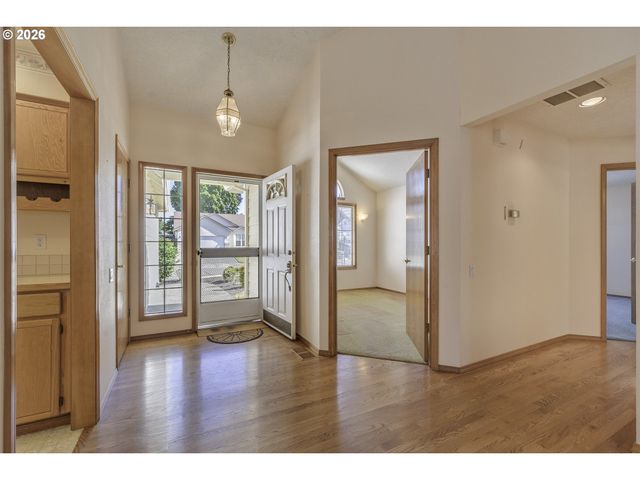 668 Ne MARYANN Ct, Hillsboro, OR 97124