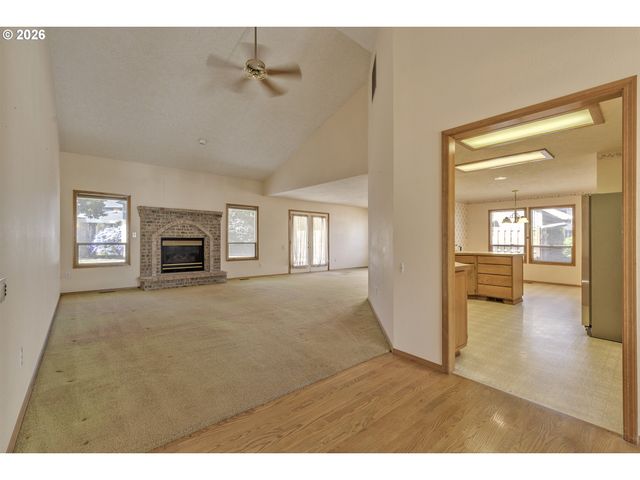 668 Ne MARYANN Ct, Hillsboro, OR 97124