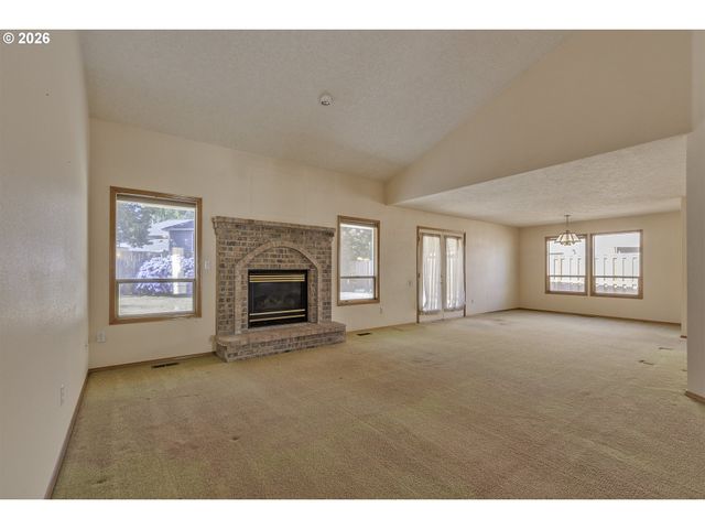 668 Ne MARYANN Ct, Hillsboro, OR 97124