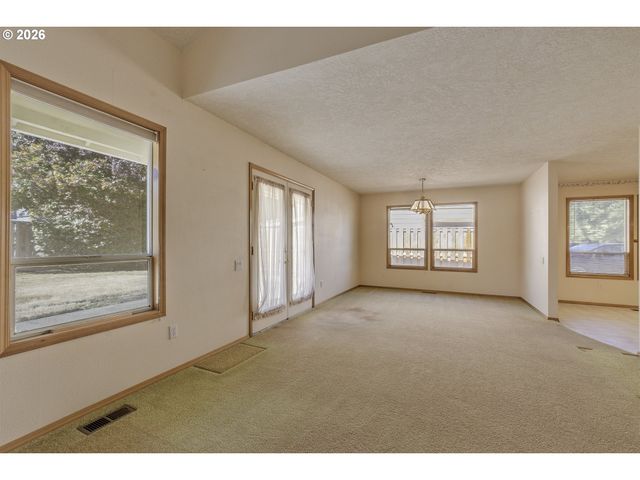 668 Ne MARYANN Ct, Hillsboro, OR 97124