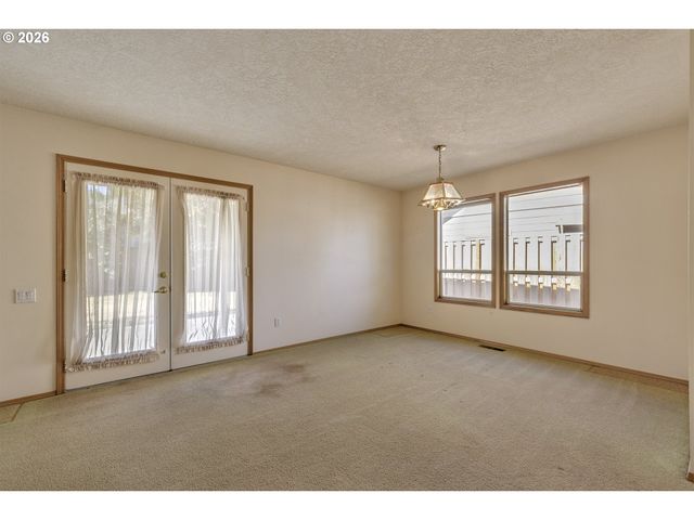668 Ne MARYANN Ct, Hillsboro, OR 97124