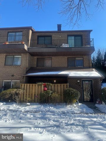 3422 SUMMIT CT NE, Washington, DC 20018