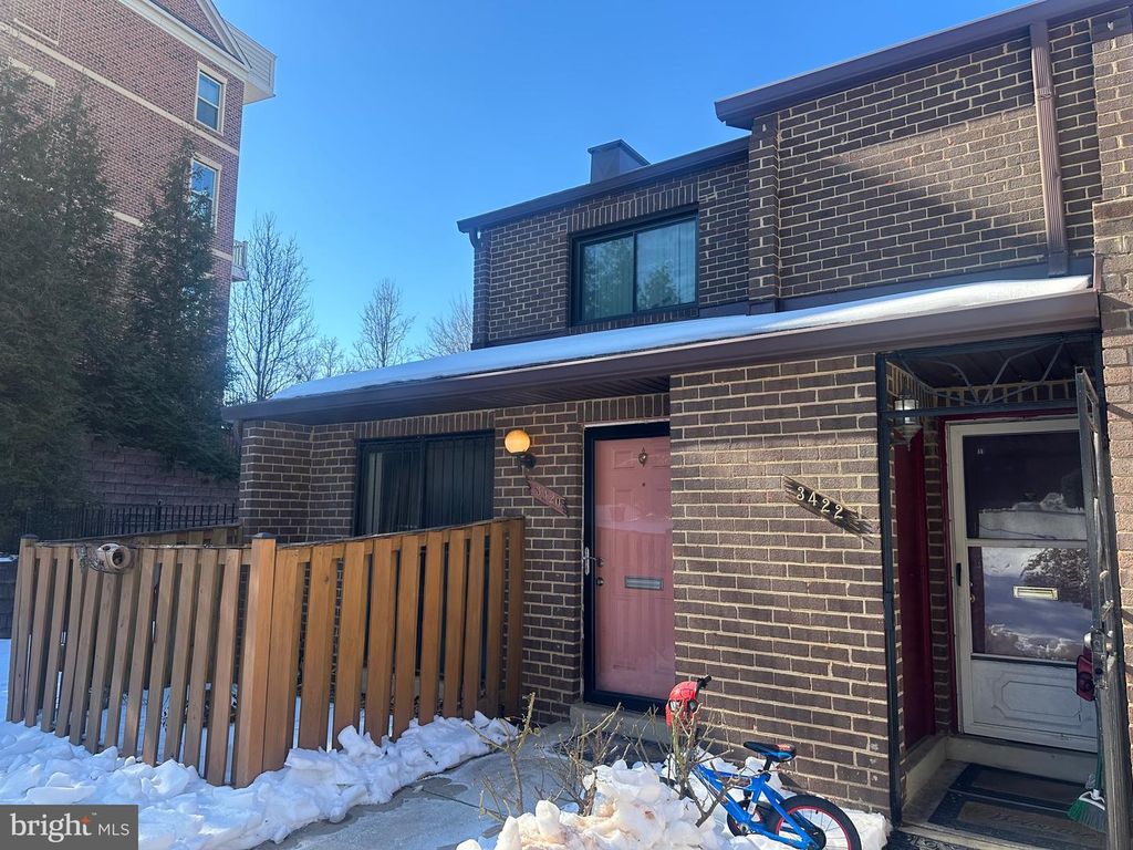 3422 SUMMIT CT NE, Washington, DC 20018