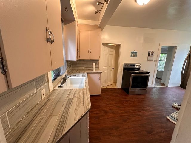 20 Bridge, Amherst, MA 01002