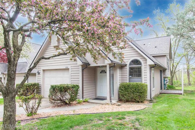 2521 Country Village Court, Ann Arbor, MI 48103
