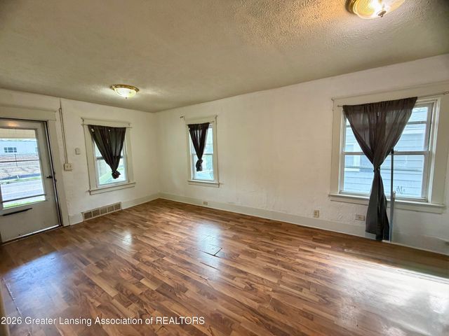 1335 N Martin Luther King Junior Boulevard, Lansing, MI 48915