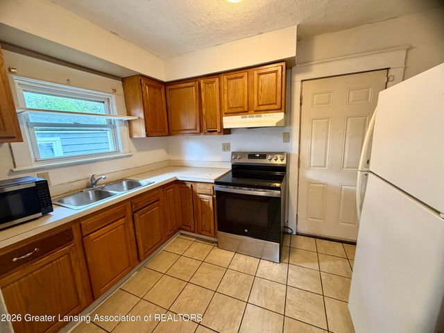 1335 N Martin Luther King Junior Boulevard, Lansing, MI 48915