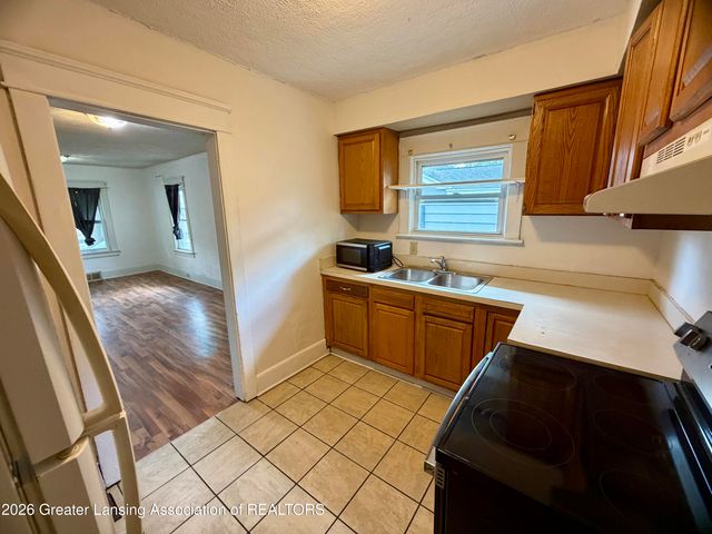 1335 N Martin Luther King Junior Boulevard, Lansing, MI 48915