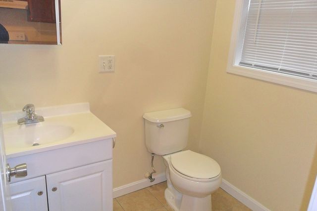 848 Waverly St 4, Framingham, MA 01702