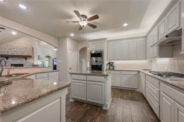 508 Ambergate Drive, Shady Shores, TX 76208