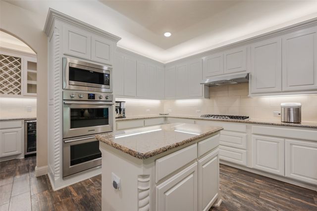508 Ambergate Drive, Shady Shores, TX 76208