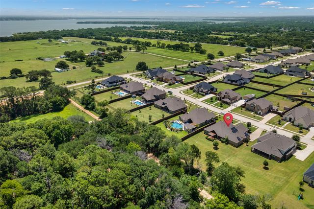 508 Ambergate Drive, Shady Shores, TX 76208