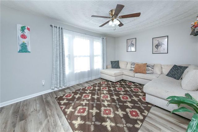 566 River Creek RD, Chesapeake, VA 23320