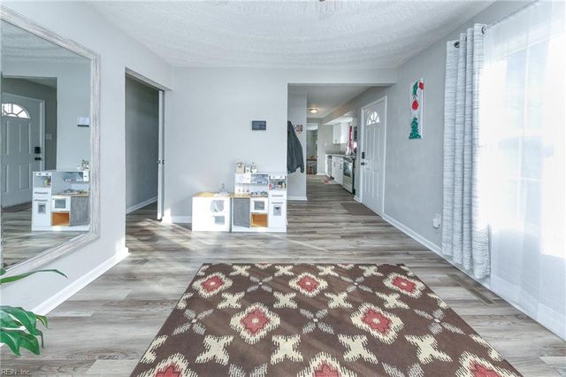 566 River Creek RD, Chesapeake, VA 23320