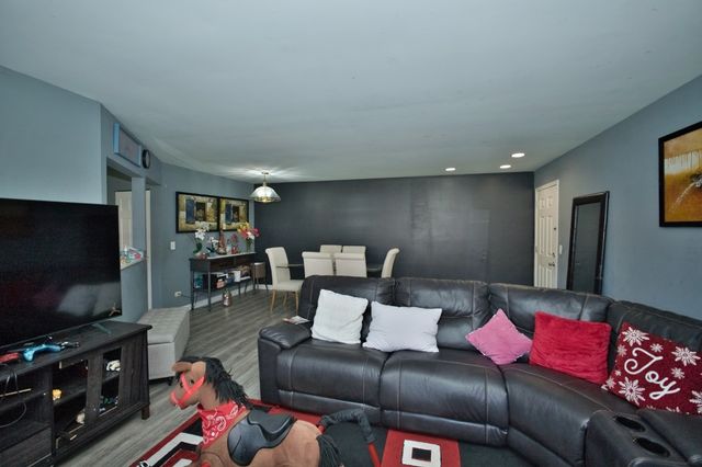 1111 E Algonquin Road 1, Arlington Heights, IL 60005