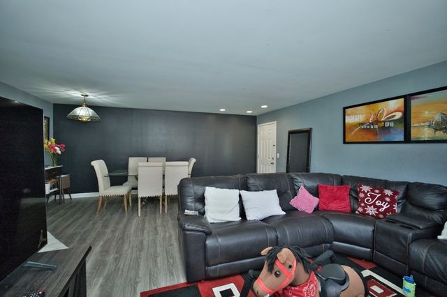 1111 E Algonquin Road 1, Arlington Heights, IL 60005