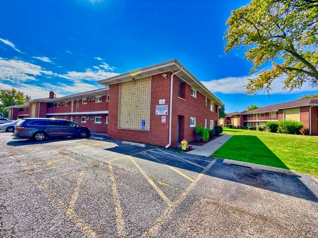 1111 E Algonquin Road 1, Arlington Heights, IL 60005