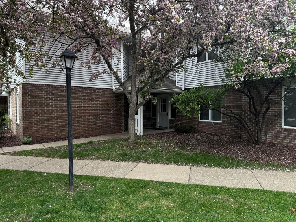 3590 Blue Jay Way 206, Eagan, MN 55123