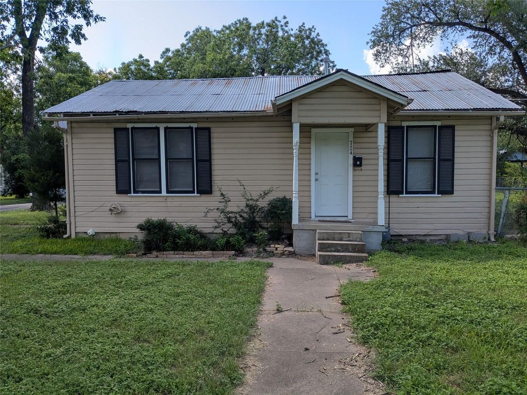 724 W 8th ST, Taylor, TX 76574