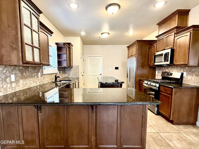 3060 SOLAR POINT Lane, El Paso, TX 79938