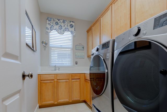 2248 Clearbrook Cir, Roseville, CA 95747