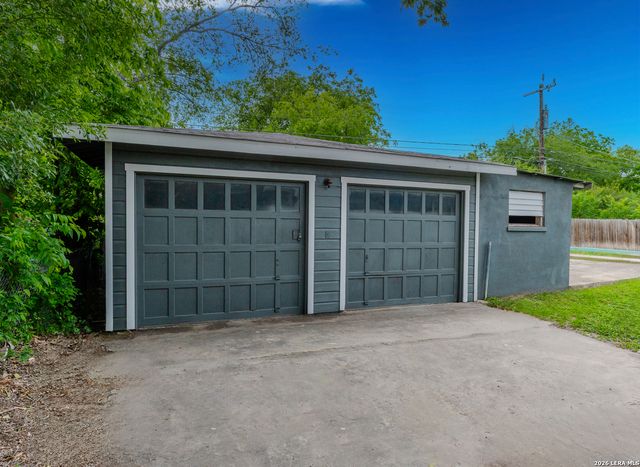 210 GREENHAVEN DR, San Antonio, TX 78201
