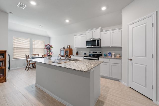 313 Crestridge Drive N, Cleburne, TX 76033