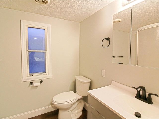 20 Avenue C, Burlington, VT 05408