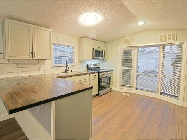 20 Avenue C, Burlington, VT 05408