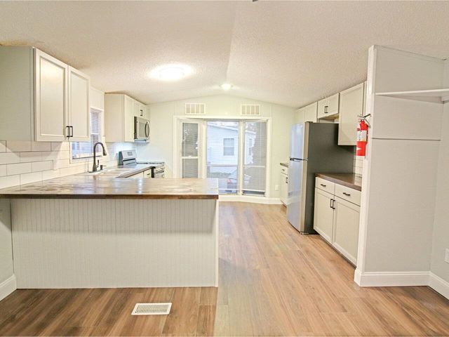 20 Avenue C, Burlington, VT 05408