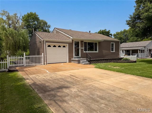 1 Winstead Place, Florissant, MO 63031