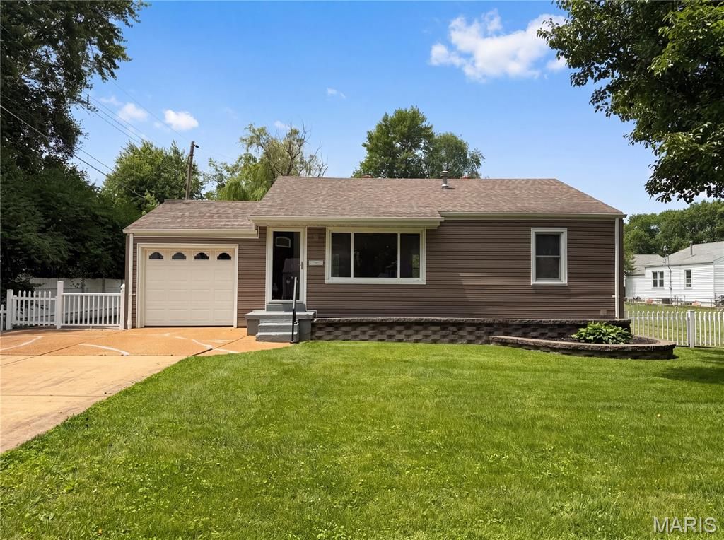 1 Winstead Place, Florissant, MO 63031
