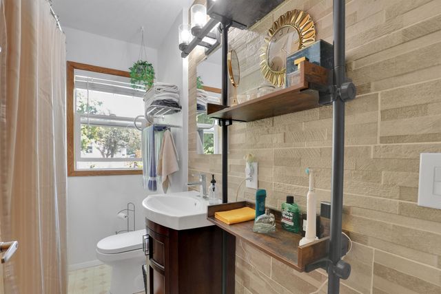 1111 E 37th Ave, Spokane, WA 99203