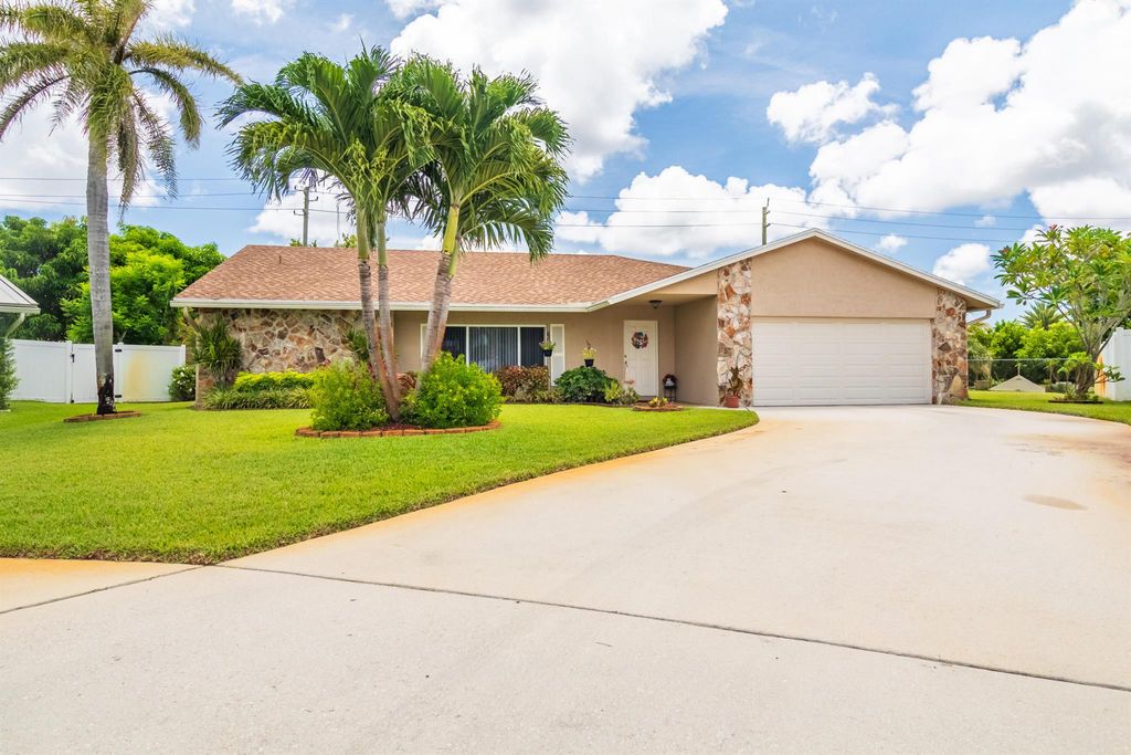5052 Boa Circle, Lake Worth, FL 33463
