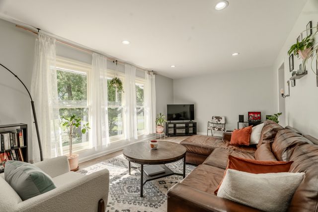 221 Downer Dr, Clarksville, TN 37042