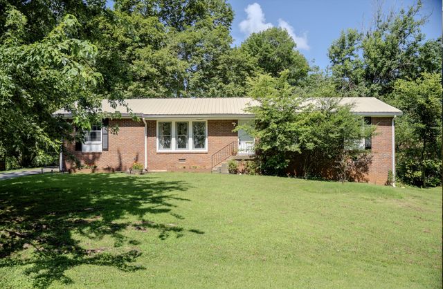 221 Downer Dr, Clarksville, TN 37042