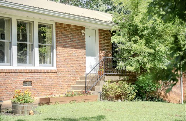 221 Downer Dr, Clarksville, TN 37042