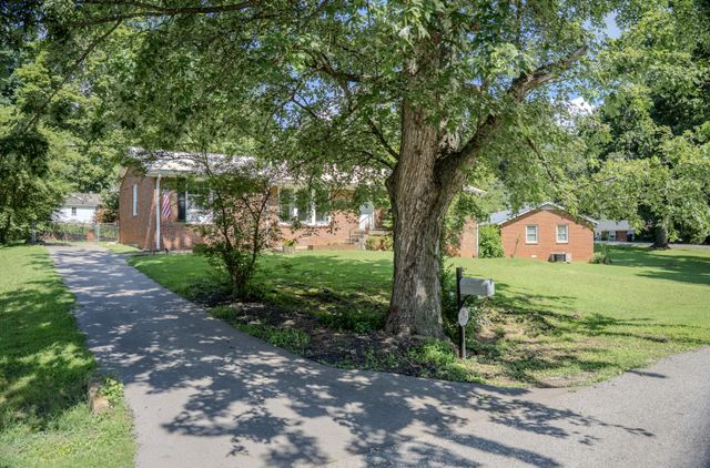 221 Downer Dr, Clarksville, TN 37042