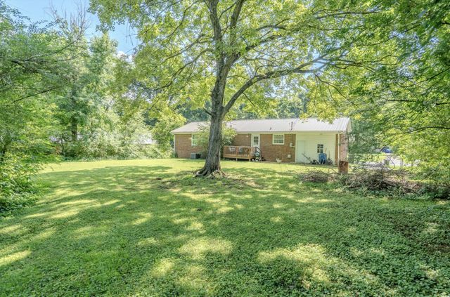 221 Downer Dr, Clarksville, TN 37042