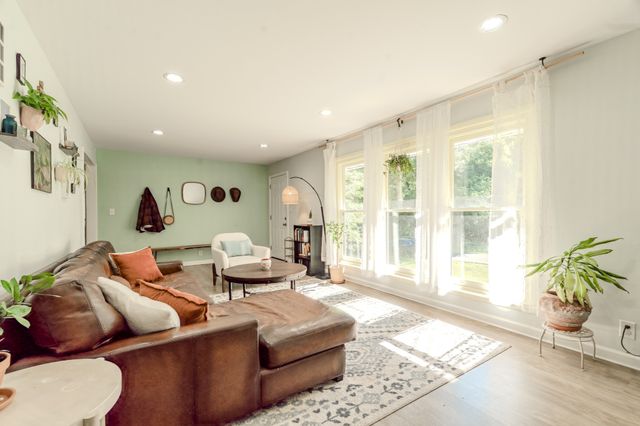 221 Downer Dr, Clarksville, TN 37042