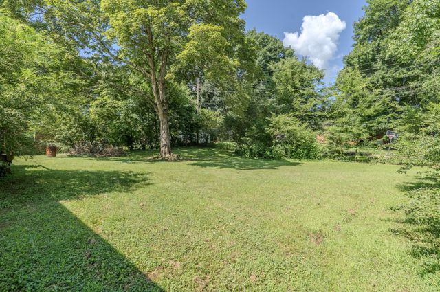 221 Downer Dr, Clarksville, TN 37042