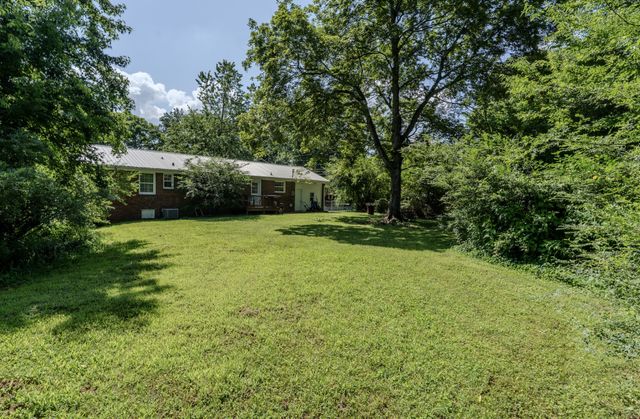 221 Downer Dr, Clarksville, TN 37042