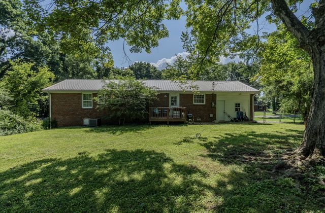 221 Downer Dr, Clarksville, TN 37042