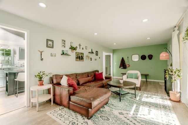 221 Downer Dr, Clarksville, TN 37042