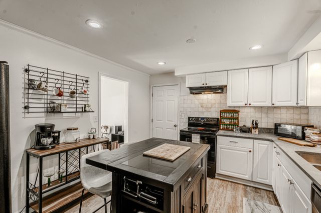 221 Downer Dr, Clarksville, TN 37042