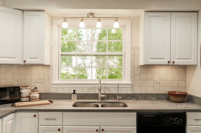 221 Downer Dr, Clarksville, TN 37042