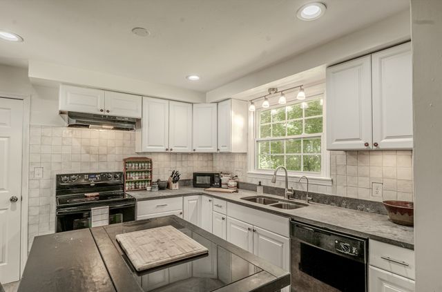 221 Downer Dr, Clarksville, TN 37042